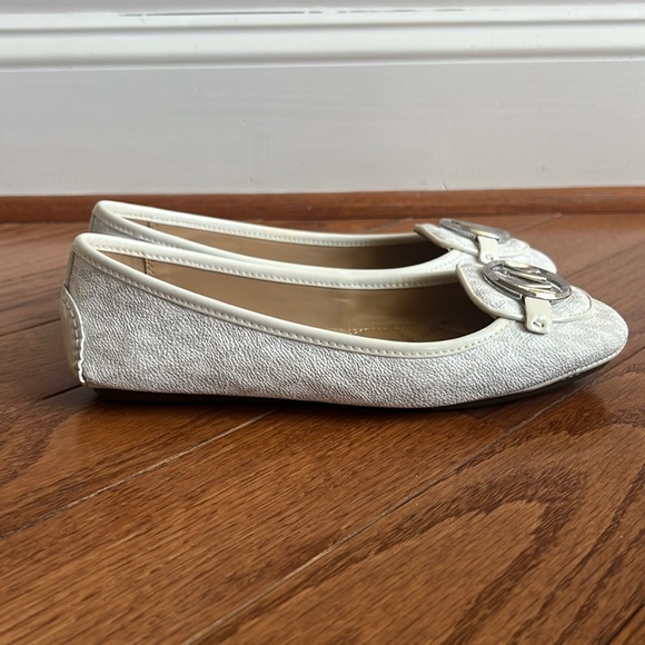 Michael Kors Lillie Moccasins Flats White/Silver - Picture 4 of 14